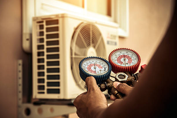 Professional Ductwork Repair technician working in Nederland, TX